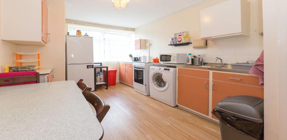 			UNDER OFFER , 3 Bedroom, 1 bath, 1 reception Flat			 Willesden Lane , WILLESDEN GREEN 